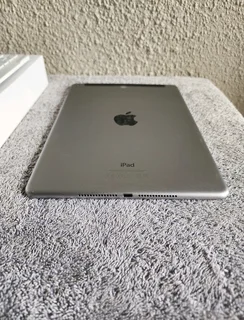 Apple ipad 128GB With Bluetooth Keyboard Air Generation 2 (Sim&amp;WiFi)