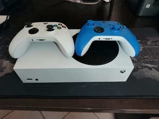 Xbox Series S 512 GiB &#43; 2 Controllers