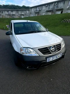2015Nissan NP 200 1.6 A/CKm154000 with canopy