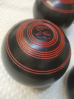 Lawn Bowls X4 Hemselite Super Grip  Size 5 with leather bag.