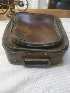 Lawn Bowls X4 Hemselite Super Grip  Size 5 with leather bag.