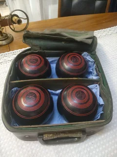 Lawn Bowls X4 Hemselite Super Grip  Size 5 with leather bag.