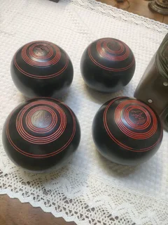 Lawn Bowls X4 Hemselite Super Grip  Size 5 with leather bag.