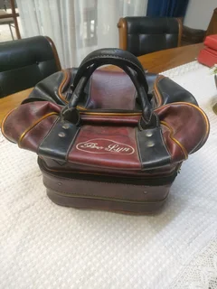 lawn bowls -x 4 . woods: Hemselite Campion with leather bag