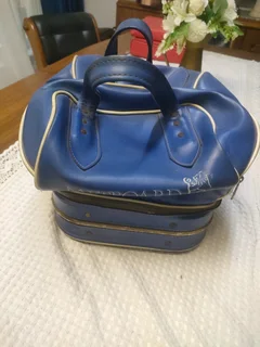 Vintage Henselite Lawn Bowls. Set of 4. Heavy weight Model. With leather bag