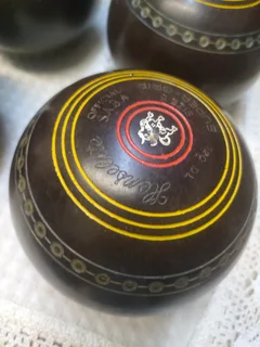 Vintage Henselite Lawn Bowls. Set of 4. Heavy weight Model. With leather bag