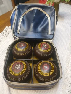 Vintage Henselite Lawn Bowls. Set of 4. Heavy weight Model. With leather bag