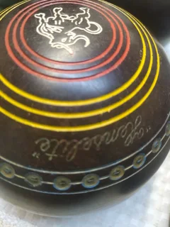 Vintage Henselite Lawn Bowls. Set of 4. Heavy weight Model. With leather bag