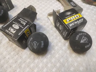 Vintage 2 x brand new SNT table tennis bat with 5x Dunlop professional balls