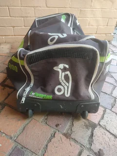 Medium size Kookaburra cricket kit with bag.