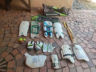 Medium size Kookaburra cricket kit with bag.