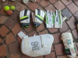 Medium size Kookaburra cricket kit with bag.