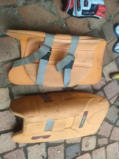 Medium adult size cricket kit with bag.