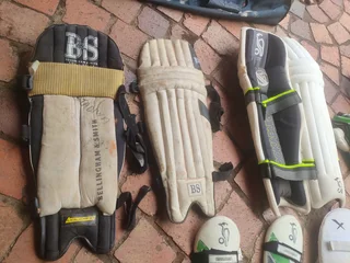 Medium size Kookaburra cricket kit with bag.