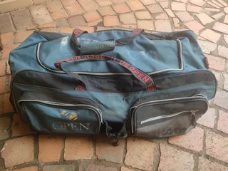 Medium size Kookaburra cricket kit with bag.