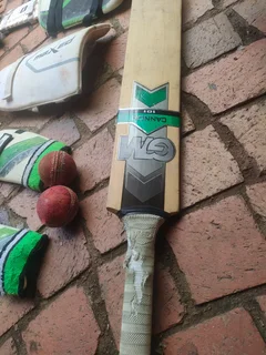 Medium size Kookaburra cricket kit with bag.