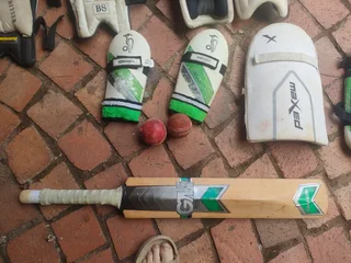 Medium size Kookaburra cricket kit with bag.