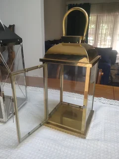 2 x beautiful Lenten for sale.