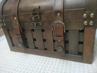 Vintage Chic solid Wooden Pirate Storage Box Case Holder Vintage Treasure Chest.