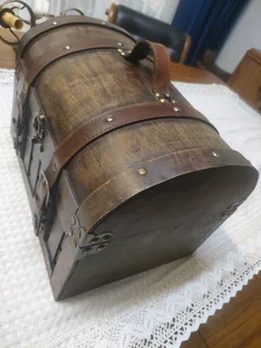 Vintage Chic solid Wooden Pirate Storage Box Case Holder Vintage Treasure Chest.