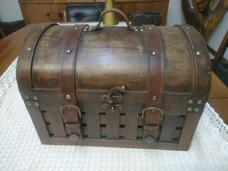 Vintage Chic solid Wooden Pirate Storage Box Case Holder Vintage Treasure Chest.