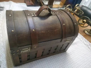 Vintage Chic solid Wooden Pirate Storage Box Case Holder Vintage Treasure Chest.