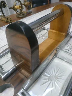 vintage 1960&#39;s wooden and glass appetizer tray features a handle and four glass.