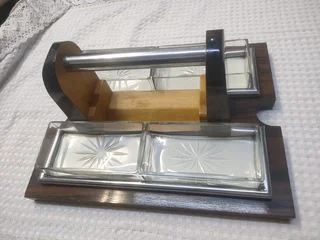 vintage 1960&#39;s wooden and glass appetizer tray features a handle and four glass.