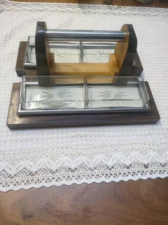 vintage 1960&#39;s wooden and glass appetizer tray features a handle and four glass.