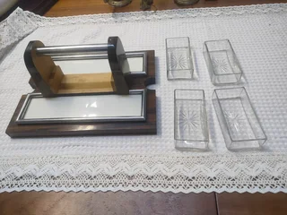 vintage 1960&#39;s wooden and glass appetizer tray features a handle and four glass.