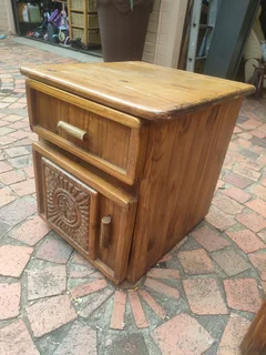 2 x heavy oak wood pedestal