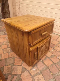 2 x heavy oak wood pedestal