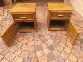 2 x heavy oak wood pedestal