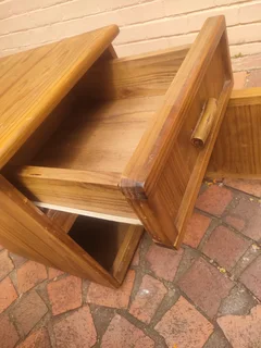 2 x heavy oak wood pedestal