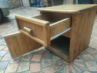 2 x heavy oak wood pedestal