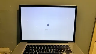 Macbook pro 2011 i7 17 inches