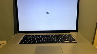 Macbook pro 2011 i7 17 inches