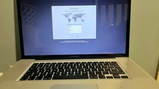 Macbook pro 2011 i7 17 inches