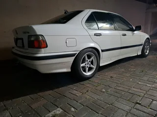 1999 BMW E36 318is Automatic
