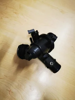 MERCEDES BENZ W205,W213 M651 ENGINE  BRAND-NEW  THERMOSTAT