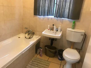 2 bedroom Upstairs Corner Apartment