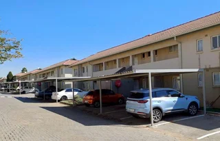 2 bedroom Upstairs Corner Apartment