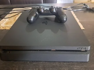  For Sale: PS4 Slim 500GB – Excellent Condition! 
