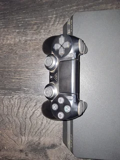  For Sale: PS4 Slim 500GB – Excellent Condition! 