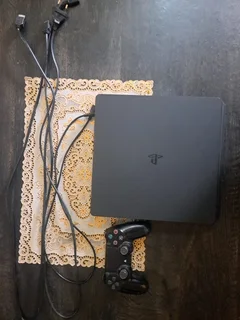  For Sale: PS4 Slim 500GB – Excellent Condition! 