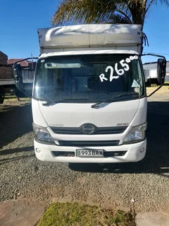 2015 Hino 300 truck in good condition.