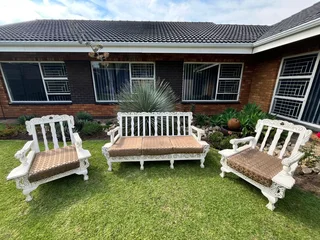 White washed Ball an Claw set