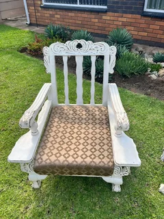 White washed Ball an Claw set