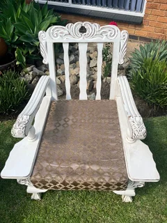 White washed Ball an Claw set