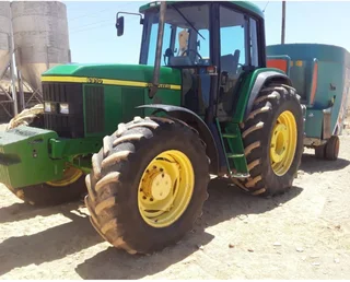 John Deere 6910